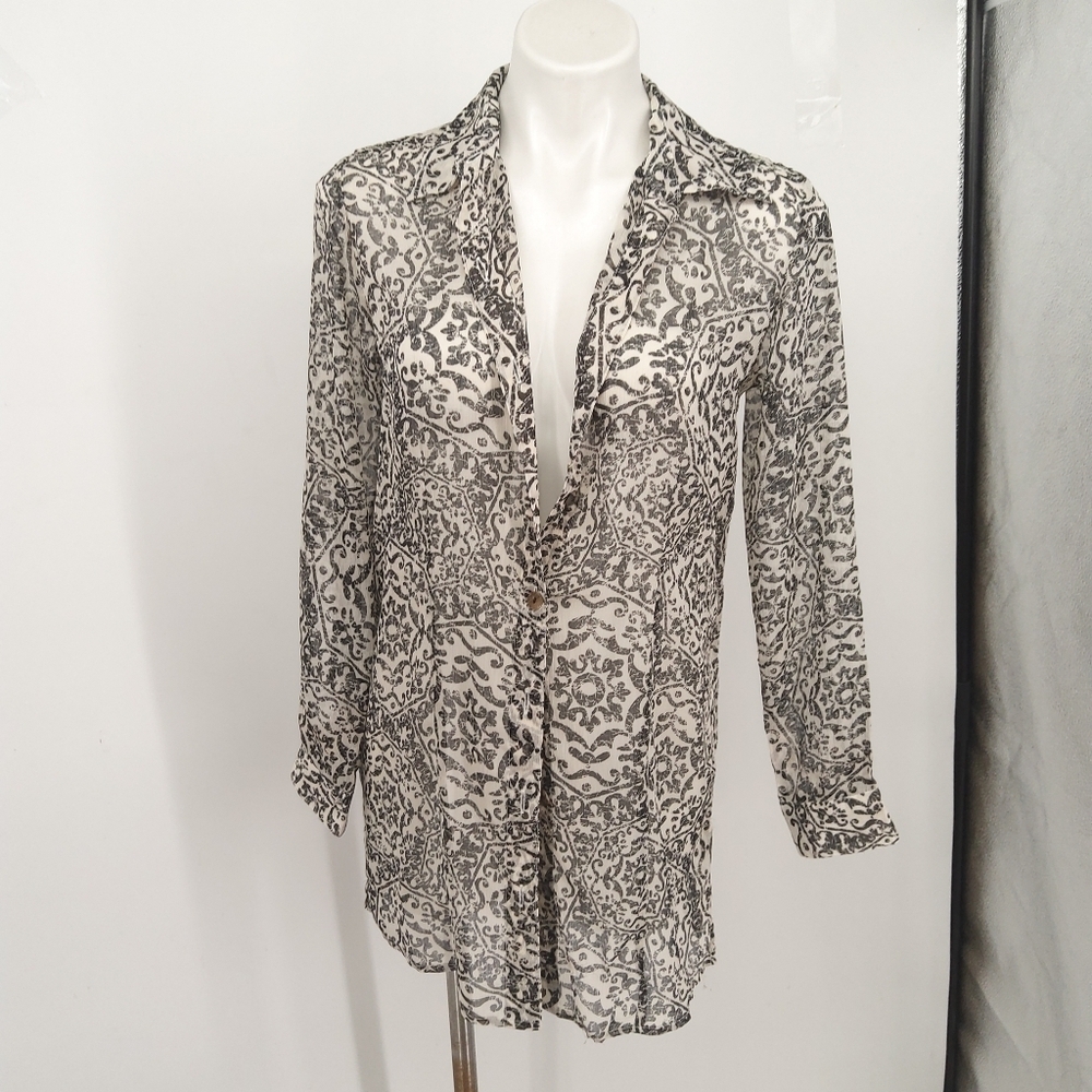 Chicos additions size 0 semi sheer patterned blouse